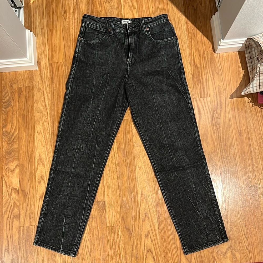 Wrangler Mom Jeans. W28 L28. In great condition. Black distressed wash.